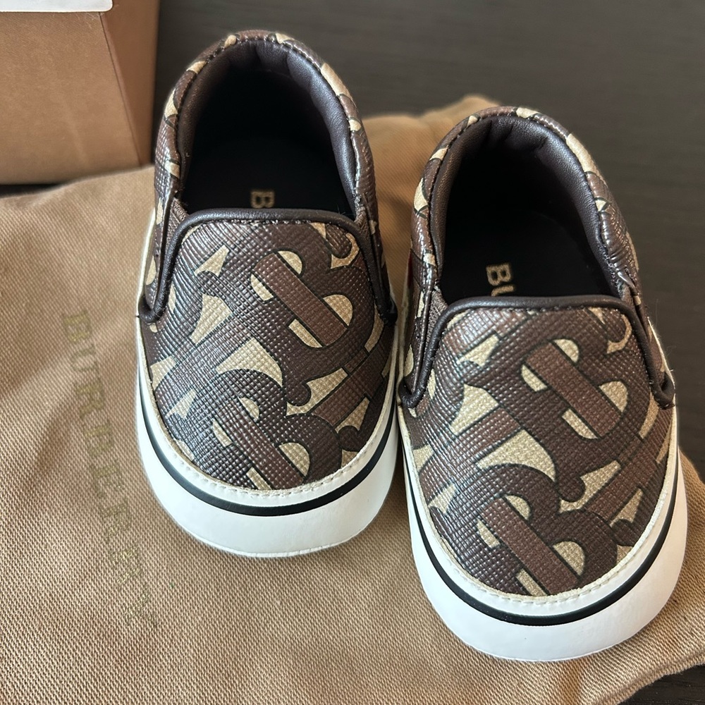 Burberry baby shoes Size 15
